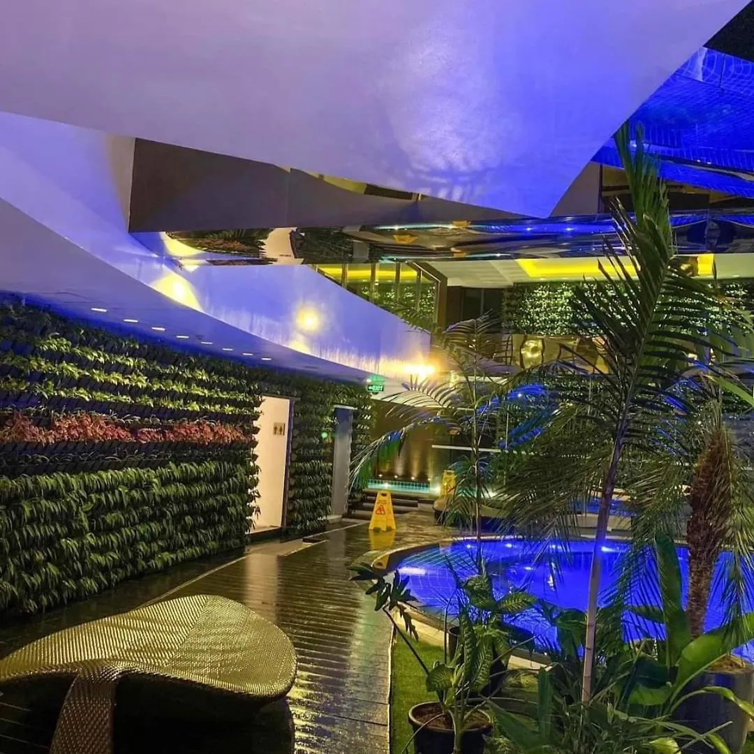 Homestead Manila 0*,